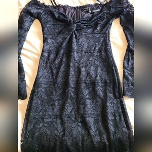 Off the shoulder lace guess dress